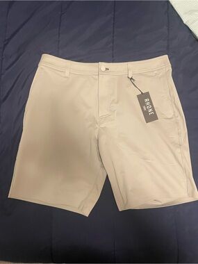 NWT Rhone 9" Commuter Flyweight Shorts Men's 34 - Light Gray